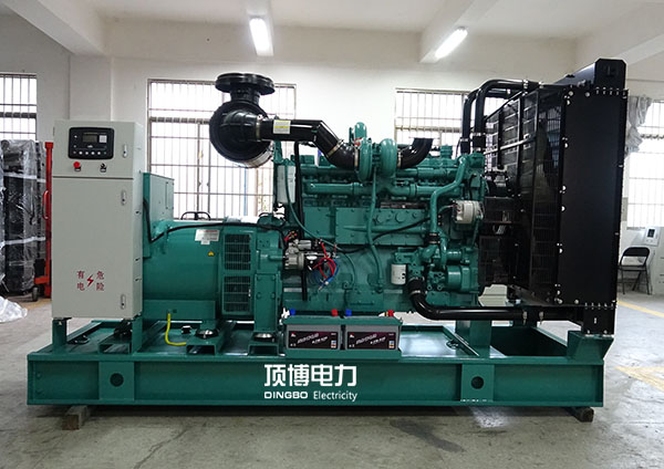 100KW康明斯柴油發(fā)電機組 100KW康明斯柴油發(fā)電機組