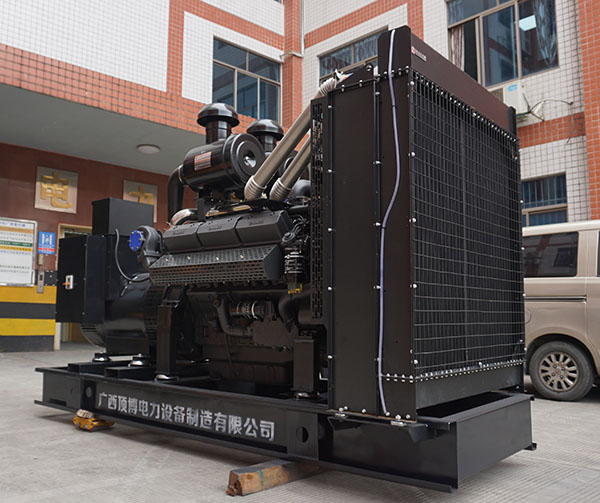 為保證柴油發(fā)電組遠置散熱器冷卻系統(tǒng)有效的循環(huán)，應(yīng)注意這些問題