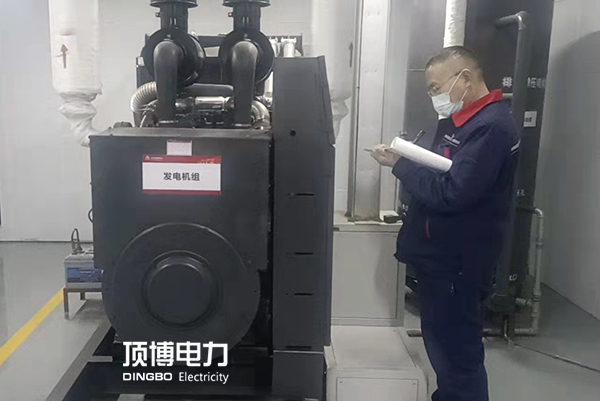 冬季使用康明斯柴油發(fā)電機組時應(yīng)提前預熱，緩慢啟動